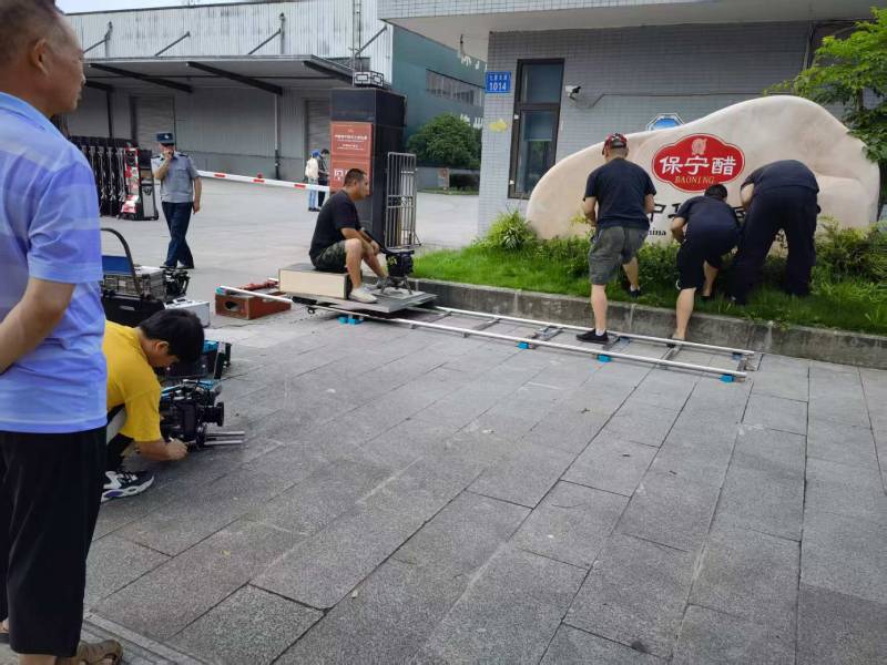 万山区广告片拍摄公司核心优势：全流程服务，让品牌广告片省心更出彩