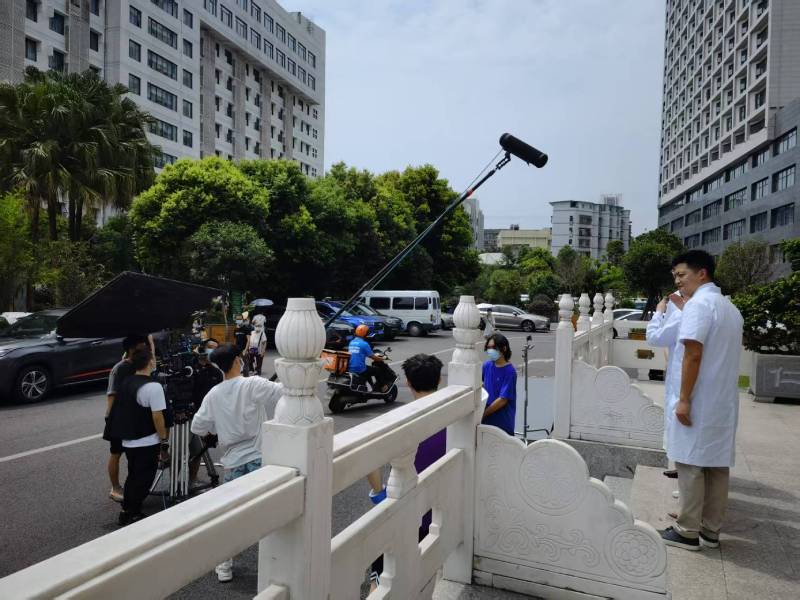 万山区广告片拍摄公司低成本实现高规格制作的诀窍